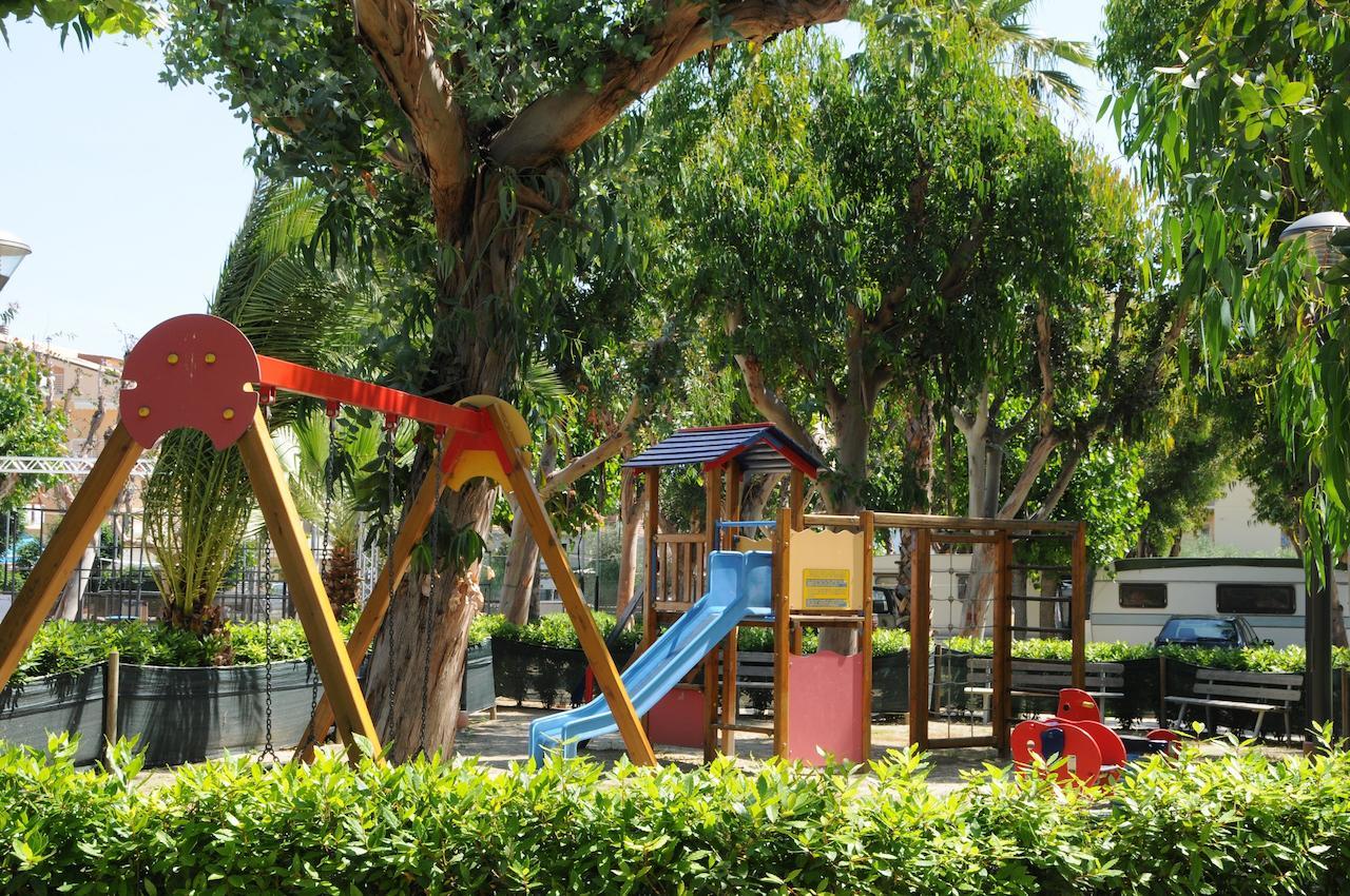 Camping & Village Eucaliptus 阿尔巴·阿德里亚蒂卡 外观 照片